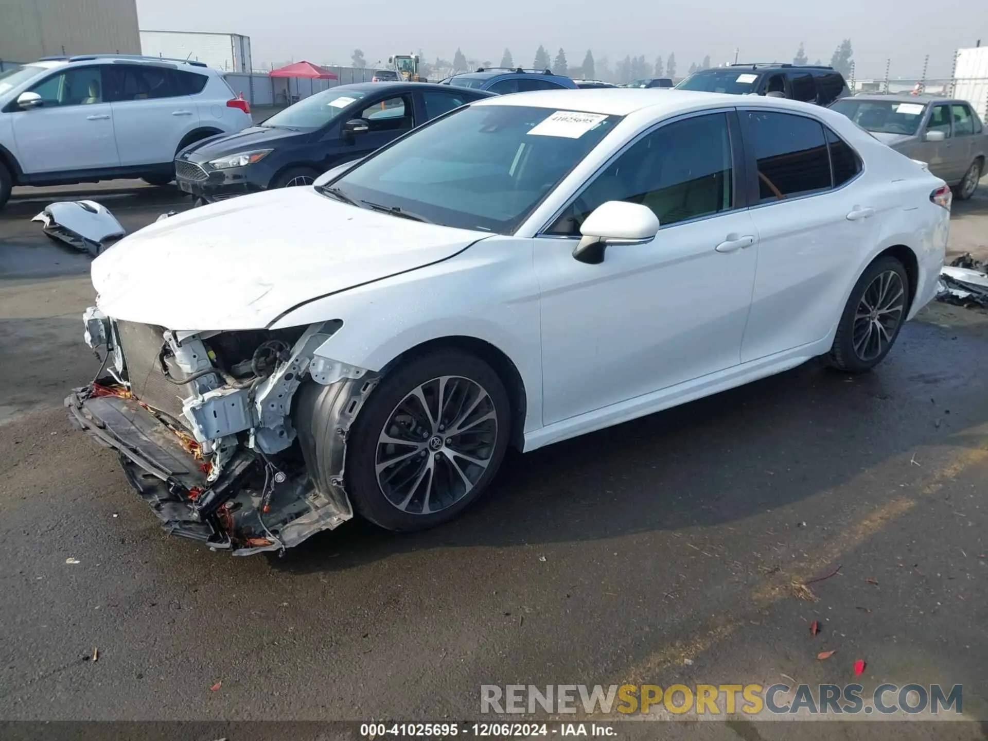 2 fotografías del automóvil dañado 4T1M11BK2LU019032 TOYOTA CAMRY 2020