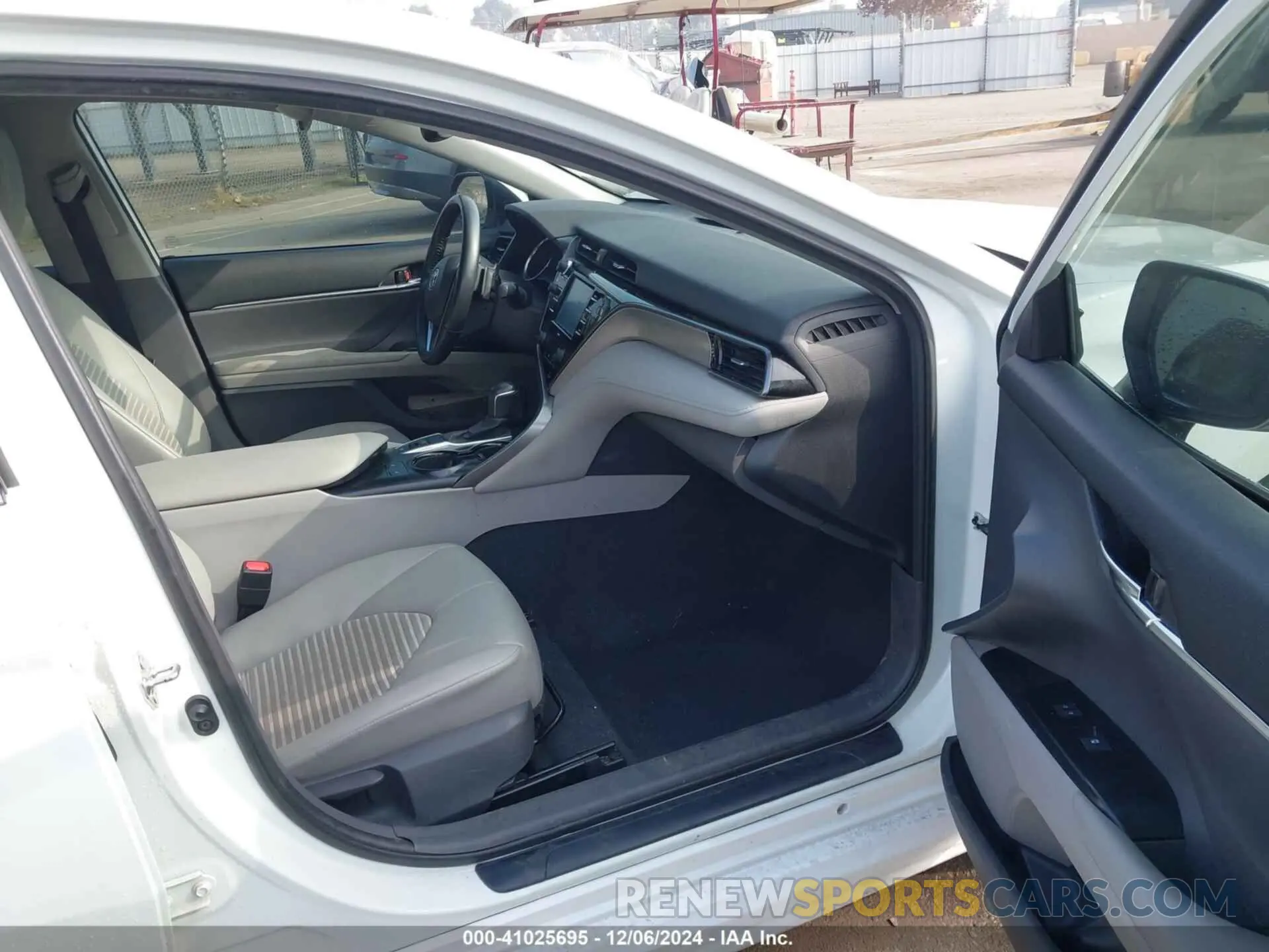 5 fotografías del automóvil dañado 4T1M11BK2LU019032 TOYOTA CAMRY 2020