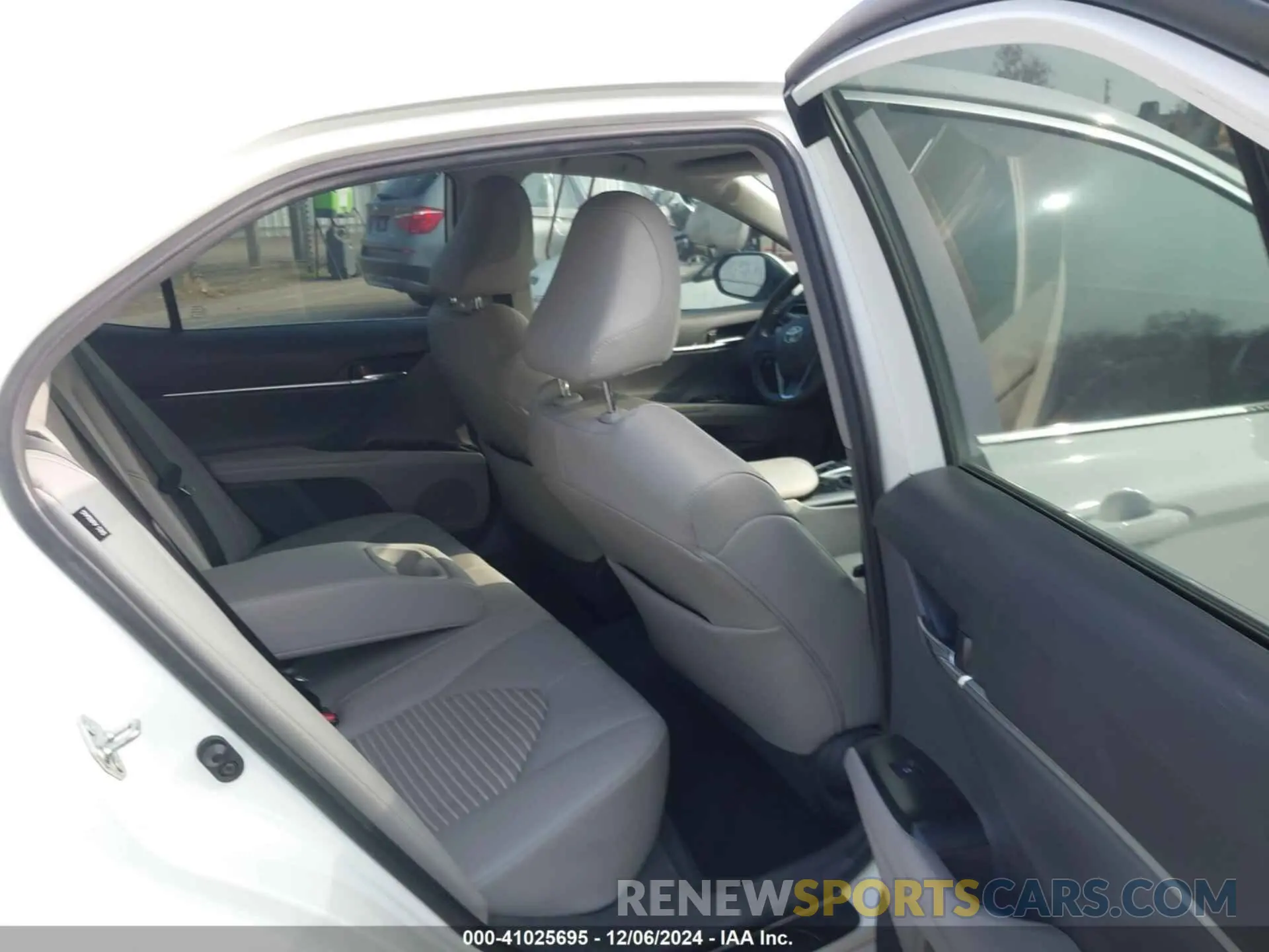 8 fotografías del automóvil dañado 4T1M11BK2LU019032 TOYOTA CAMRY 2020