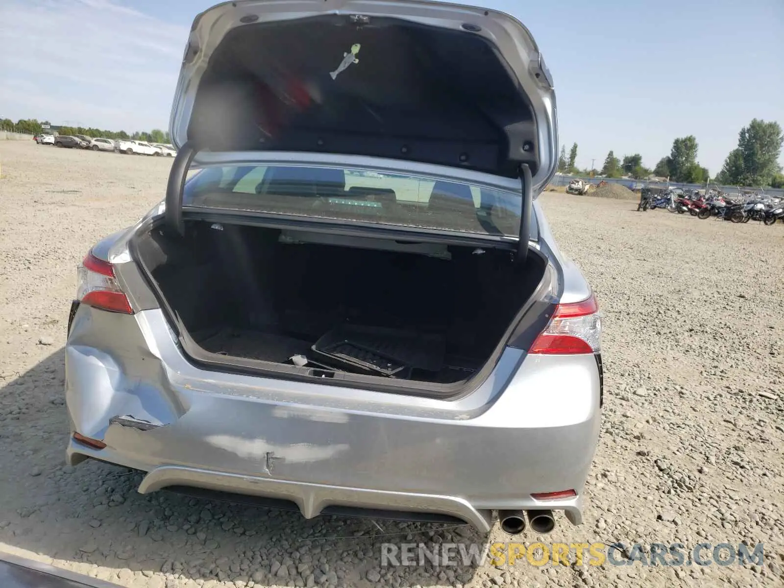 9 fotografías del automóvil dañado 4T1M11BKXLU019280 TOYOTA CAMRY 2020