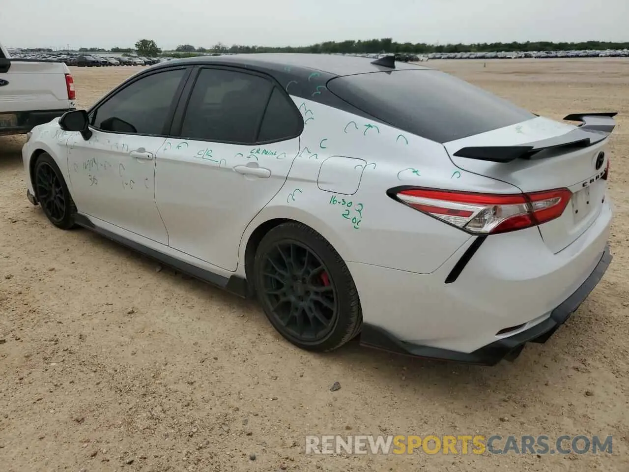 2 fotografías del automóvil dañado 4T1NZ1AK8LU046945 TOYOTA CAMRY 2020