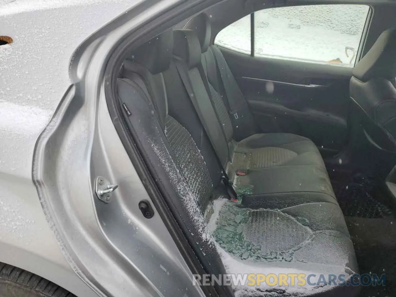 10 fotografías del automóvil dañado 4T1B21HK4MU015531 TOYOTA CAMRY 2021
