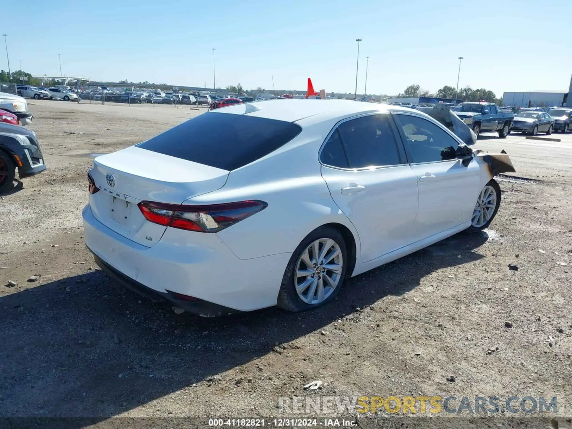4 fotografías del automóvil dañado 4T1C11AK0MU470782 TOYOTA CAMRY 2021