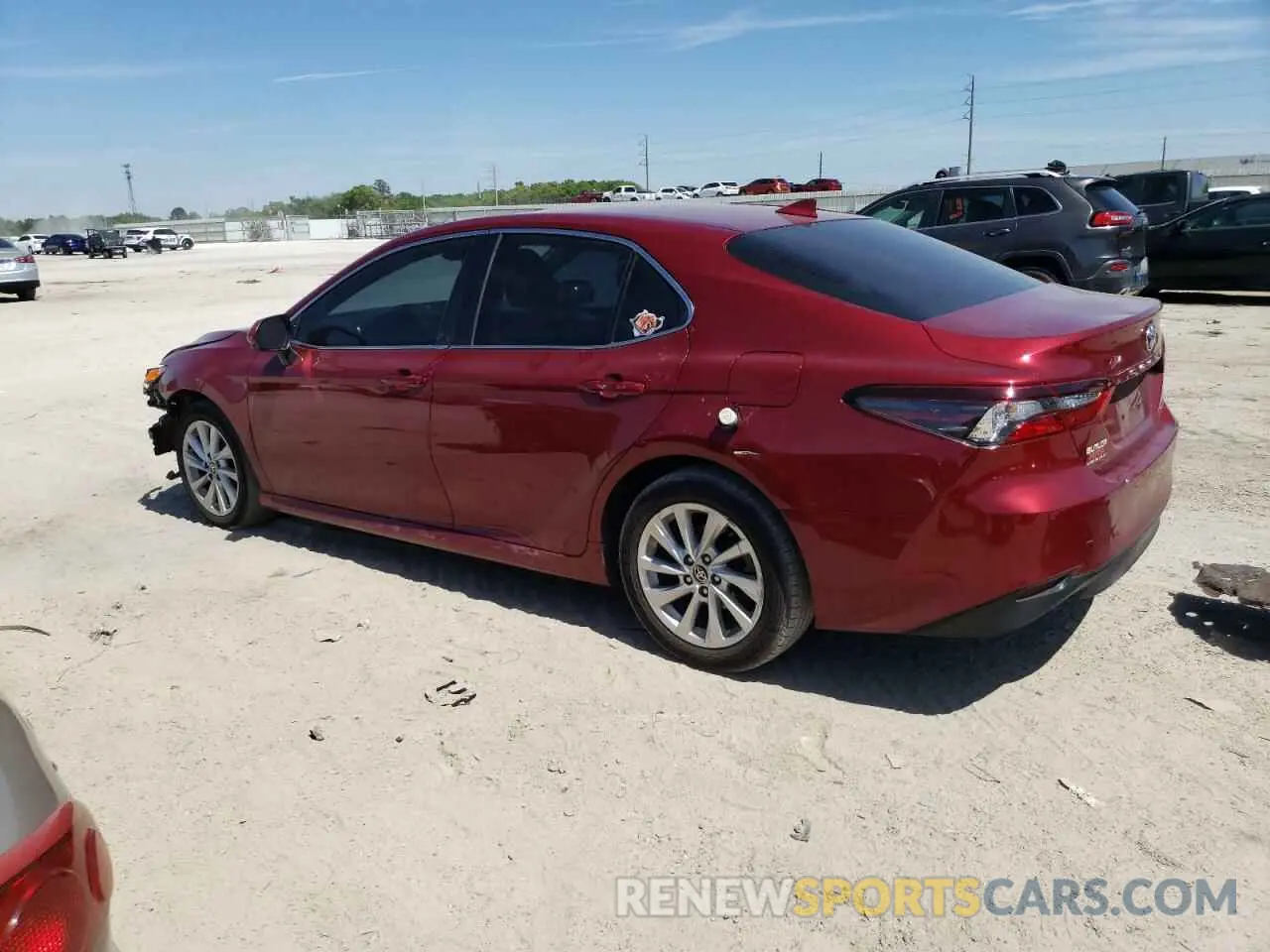 2 fotografías del automóvil dañado 4T1C11AK1MU450833 TOYOTA CAMRY 2021