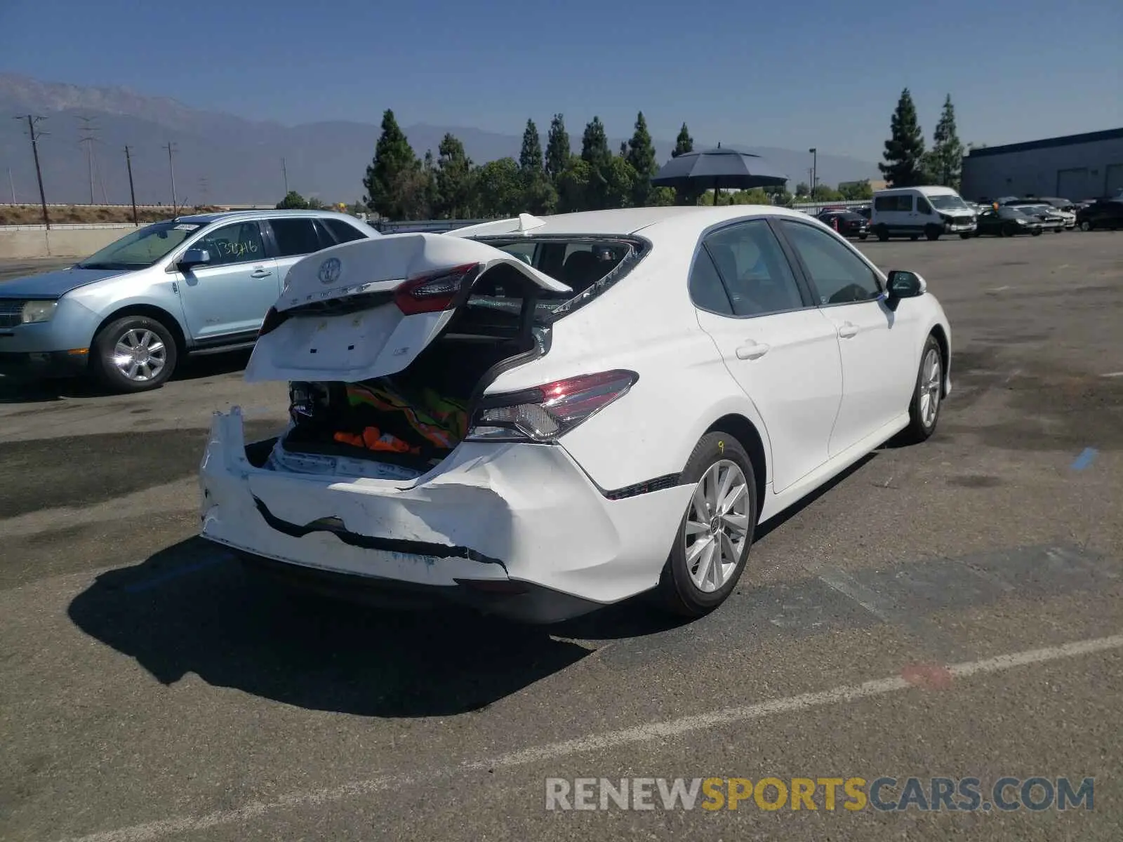 4 fotografías del automóvil dañado 4T1C11AK1MU560393 TOYOTA CAMRY 2021