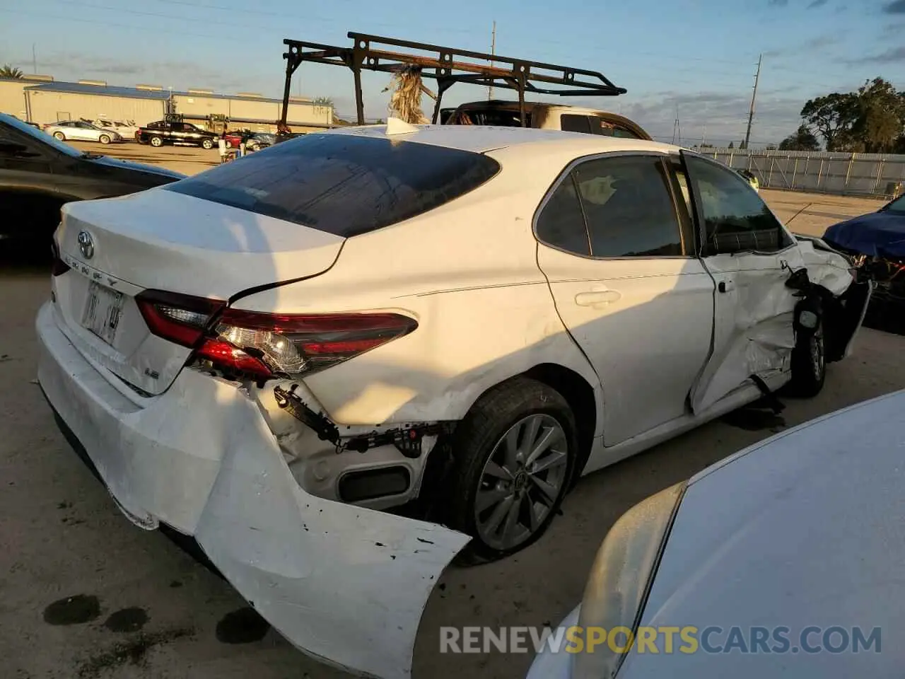 4 fotografías del automóvil dañado 4T1C11AK2MU523143 TOYOTA CAMRY 2021