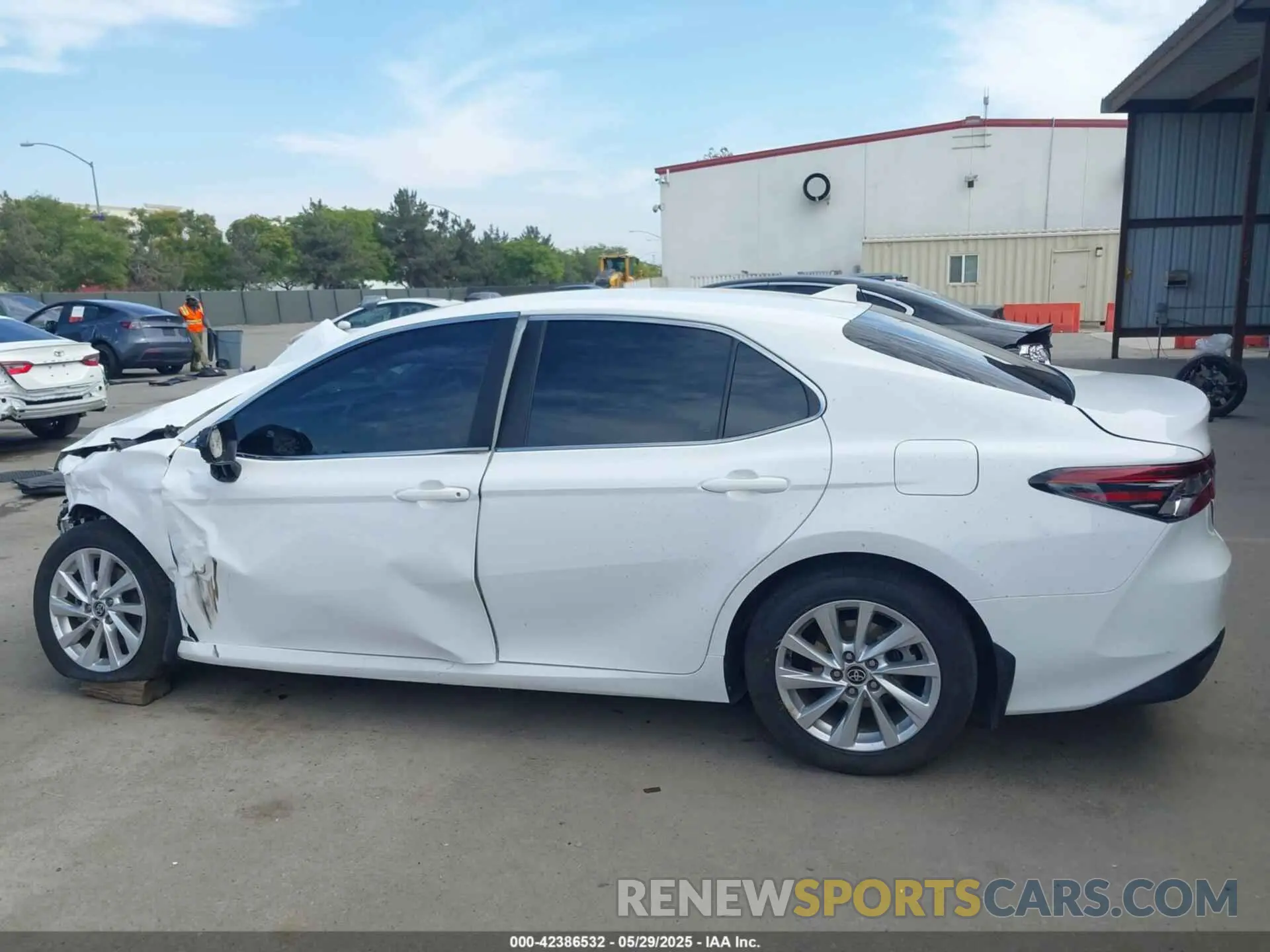 15 fotografías del automóvil dañado 4T1C11AK2MU560936 TOYOTA CAMRY 2021