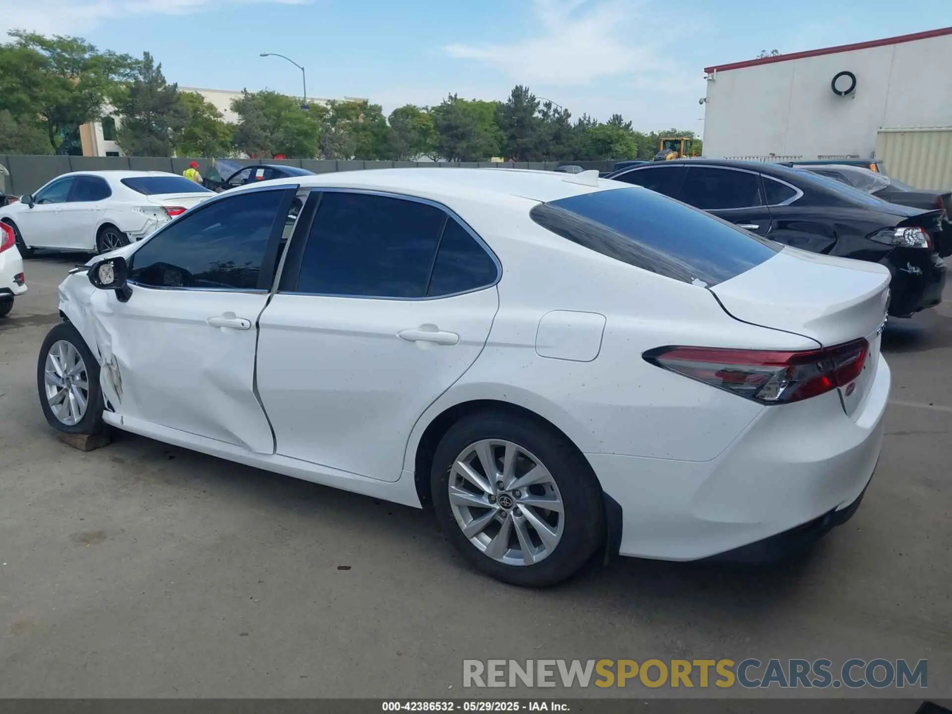 3 fotografías del automóvil dañado 4T1C11AK2MU560936 TOYOTA CAMRY 2021