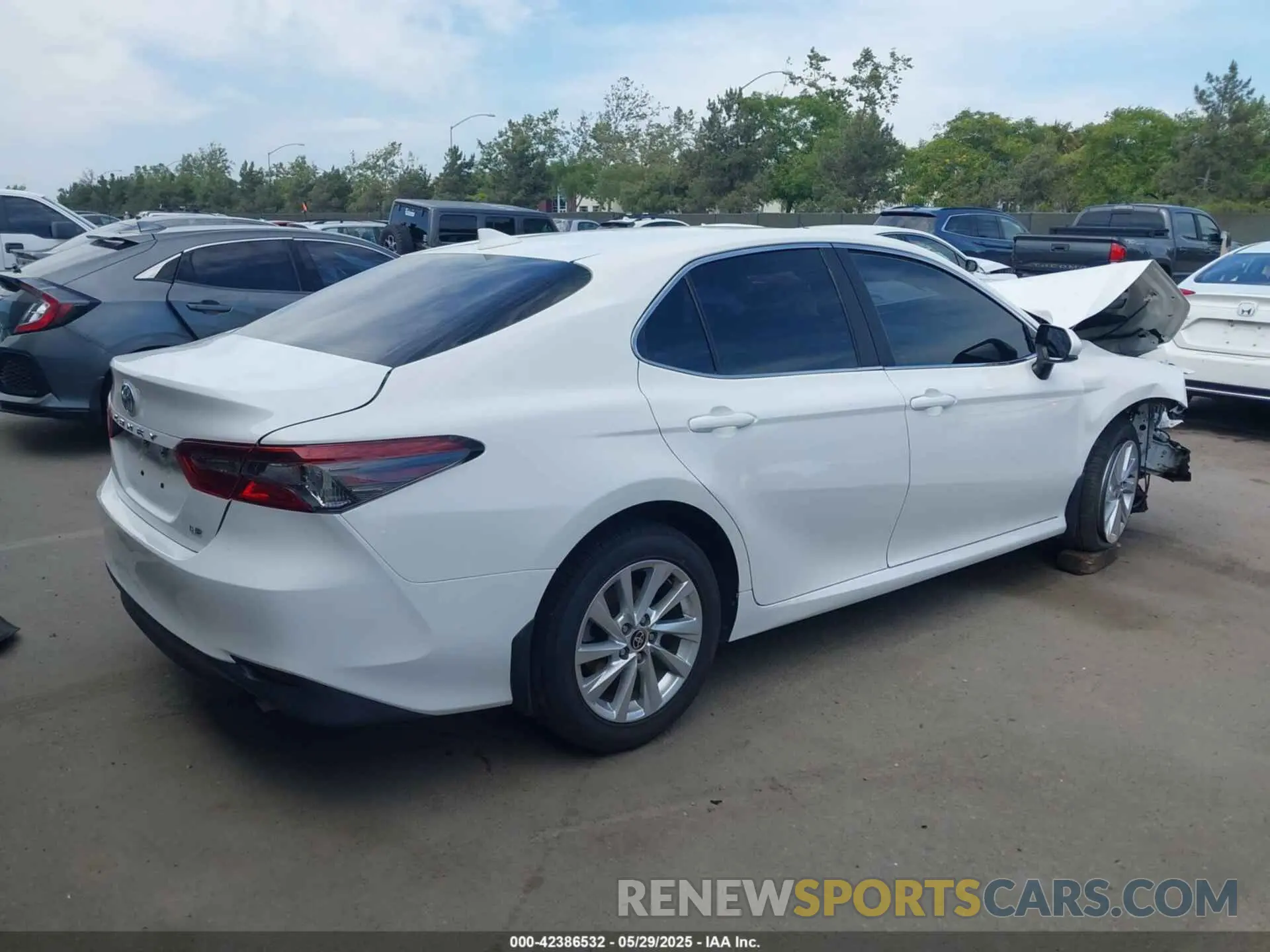 4 fotografías del automóvil dañado 4T1C11AK2MU560936 TOYOTA CAMRY 2021