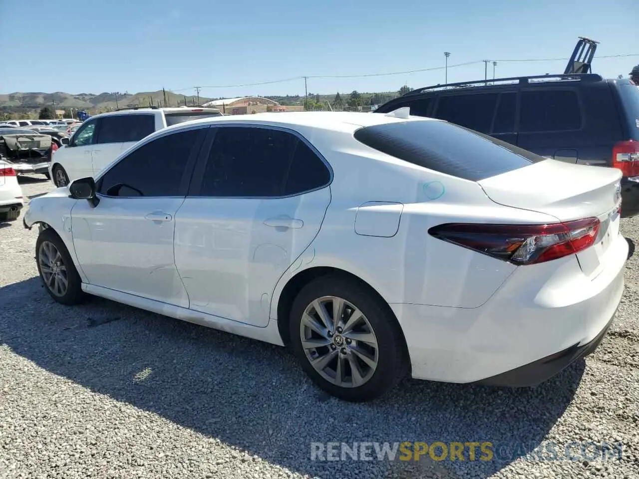 2 fotografías del automóvil dañado 4T1C11AK2MU563240 TOYOTA CAMRY 2021