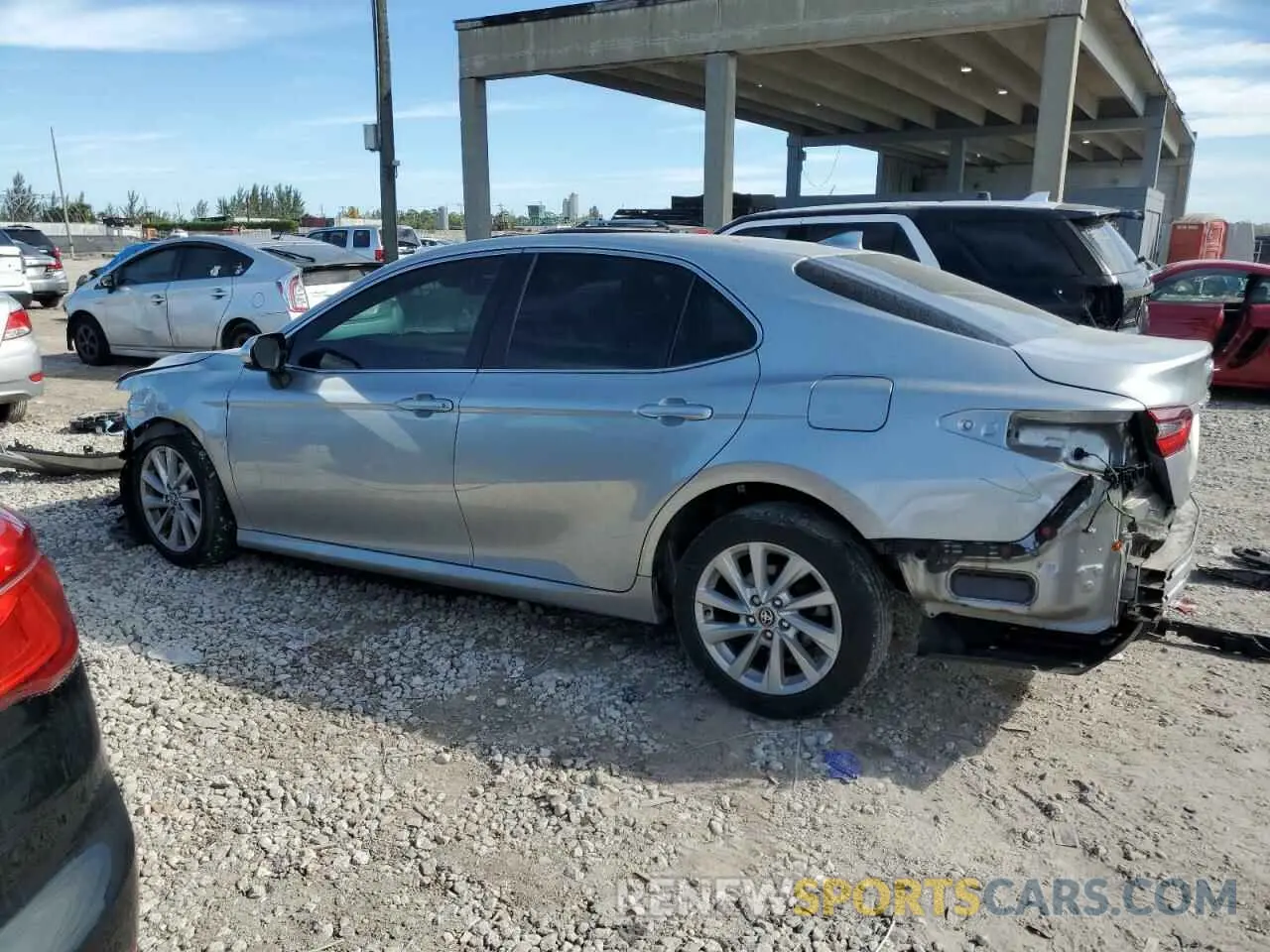 2 fotografías del automóvil dañado 4T1C11AK2MU575596 TOYOTA CAMRY 2021