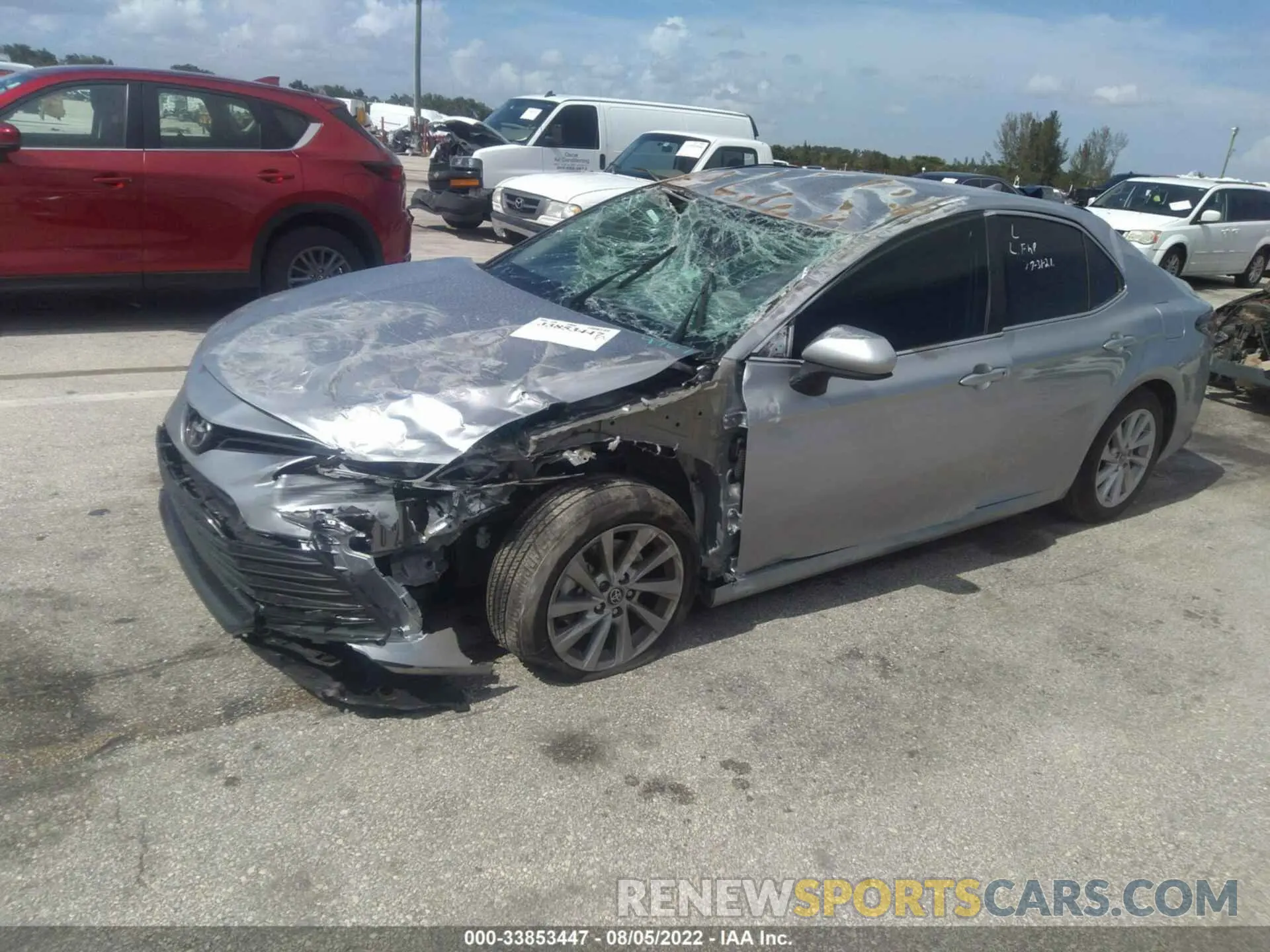 2 fotografías del automóvil dañado 4T1C11AK2MU614767 TOYOTA CAMRY 2021