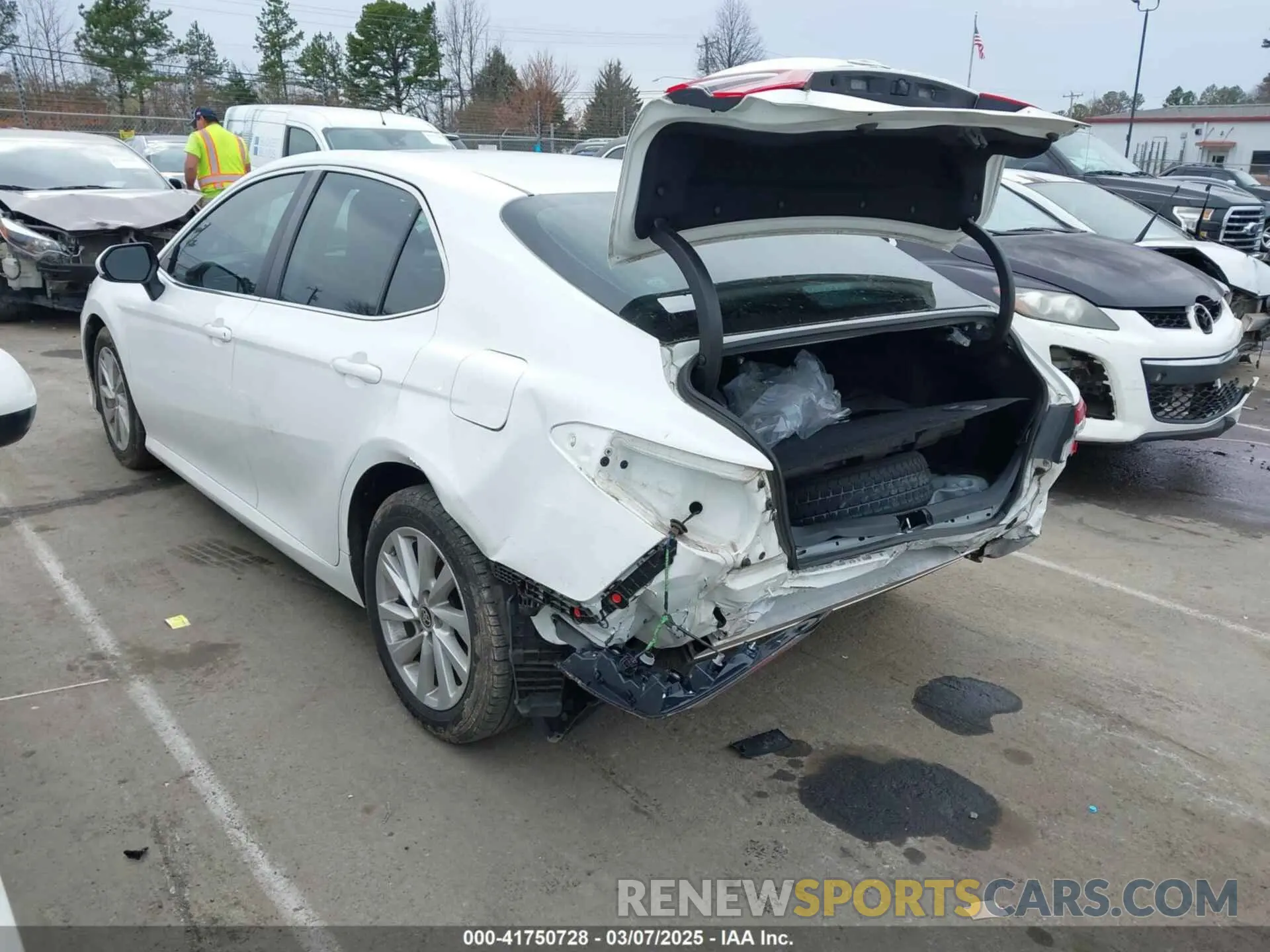 3 fotografías del automóvil dañado 4T1C11AK3MU457038 TOYOTA CAMRY 2021