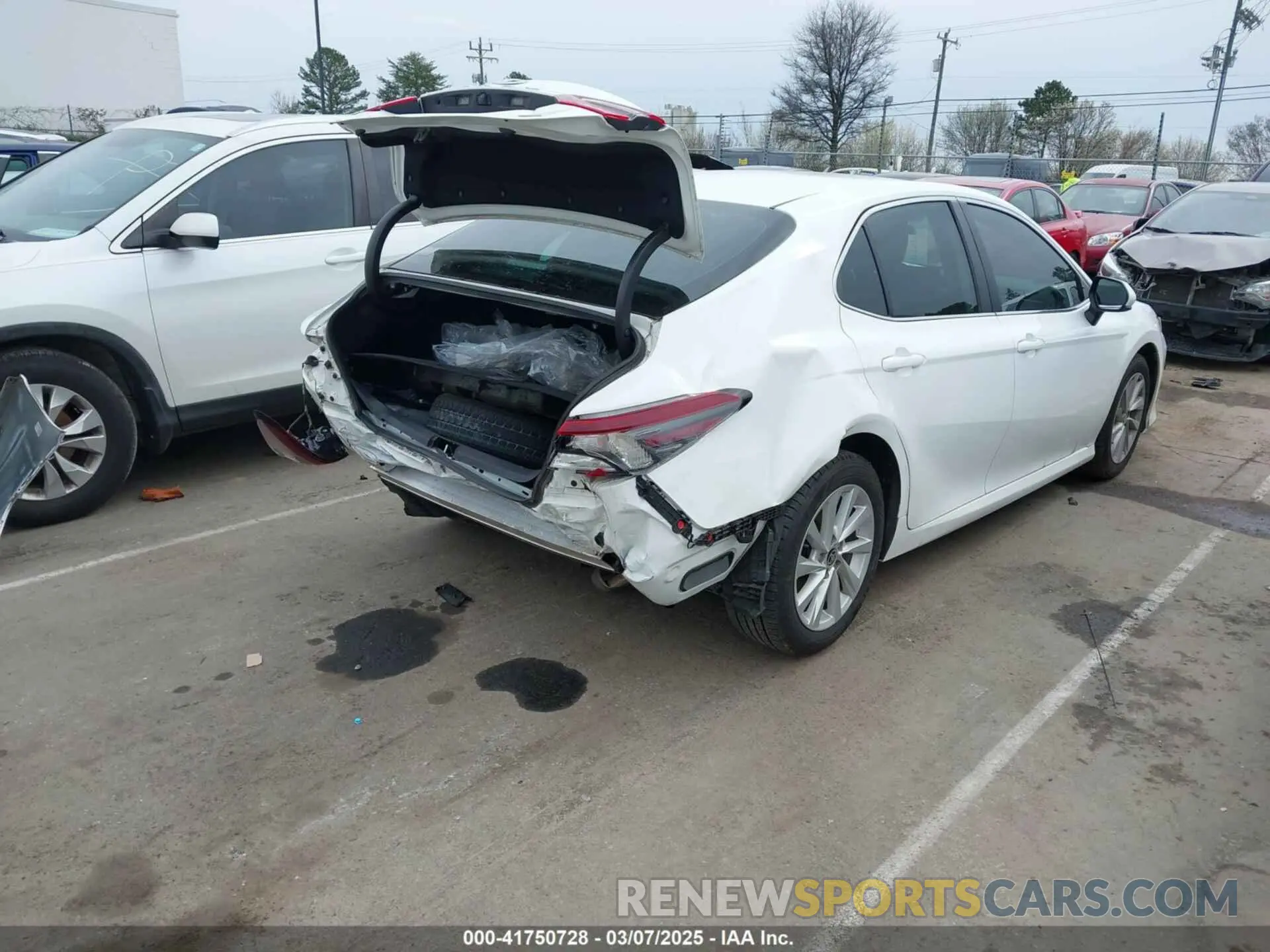 4 fotografías del automóvil dañado 4T1C11AK3MU457038 TOYOTA CAMRY 2021