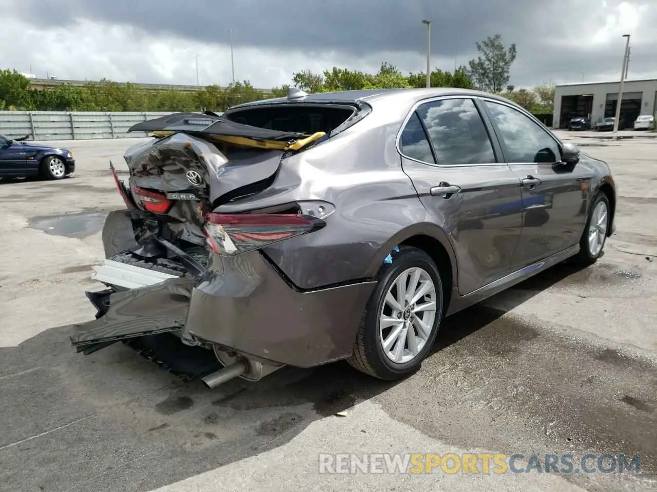 4 fotografías del automóvil dañado 4T1C11AK4MU472339 TOYOTA CAMRY 2021