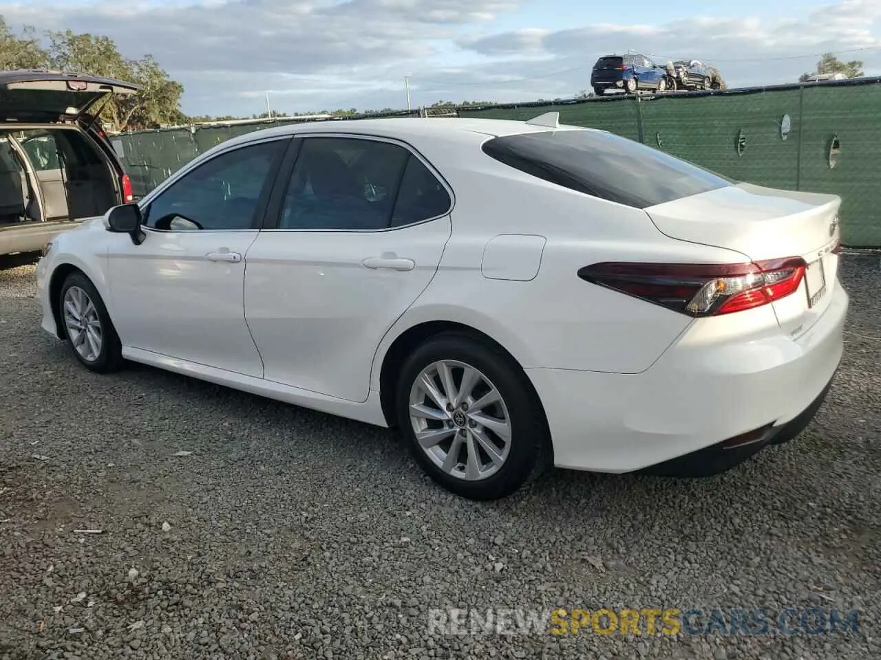 2 fotografías del automóvil dañado 4T1C11AK4MU476939 TOYOTA CAMRY 2021