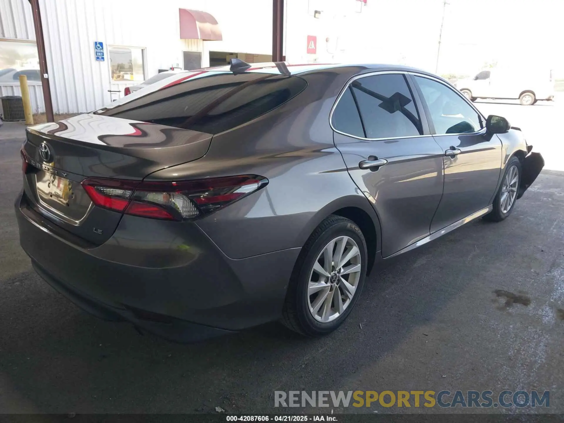 4 fotografías del automóvil dañado 4T1C11AK4MU532605 TOYOTA CAMRY 2021
