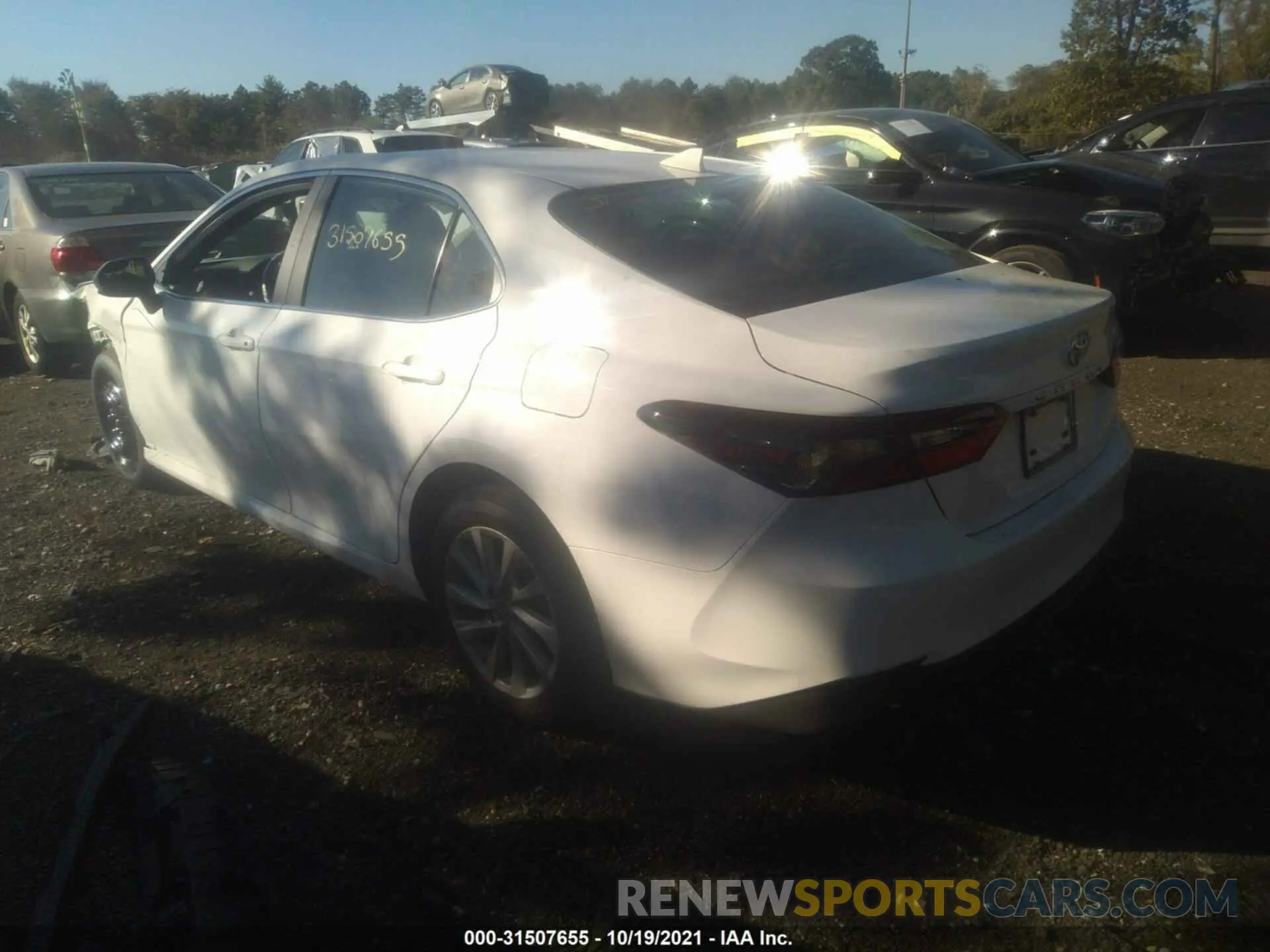 3 fotografías del automóvil dañado 4T1C11AK4MU572537 TOYOTA CAMRY 2021