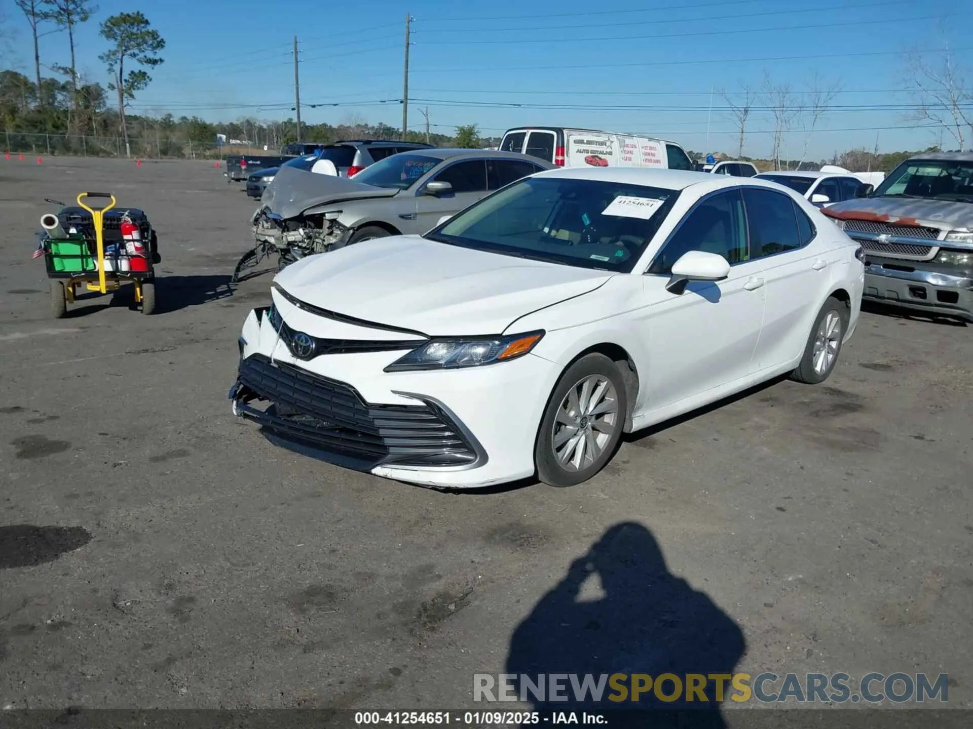 2 fotografías del automóvil dañado 4T1C11AK4MU590617 TOYOTA CAMRY 2021