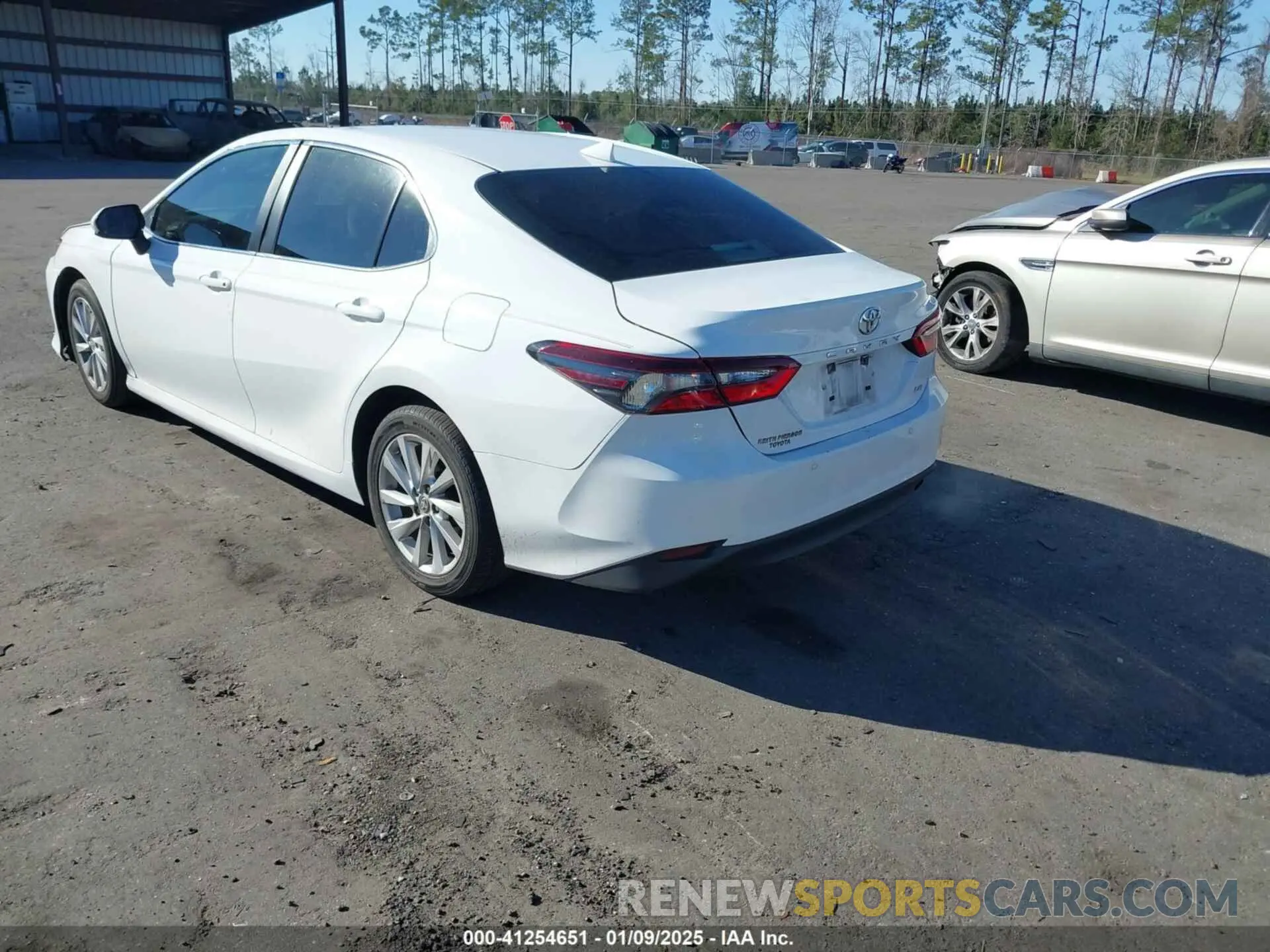 3 fotografías del automóvil dañado 4T1C11AK4MU590617 TOYOTA CAMRY 2021