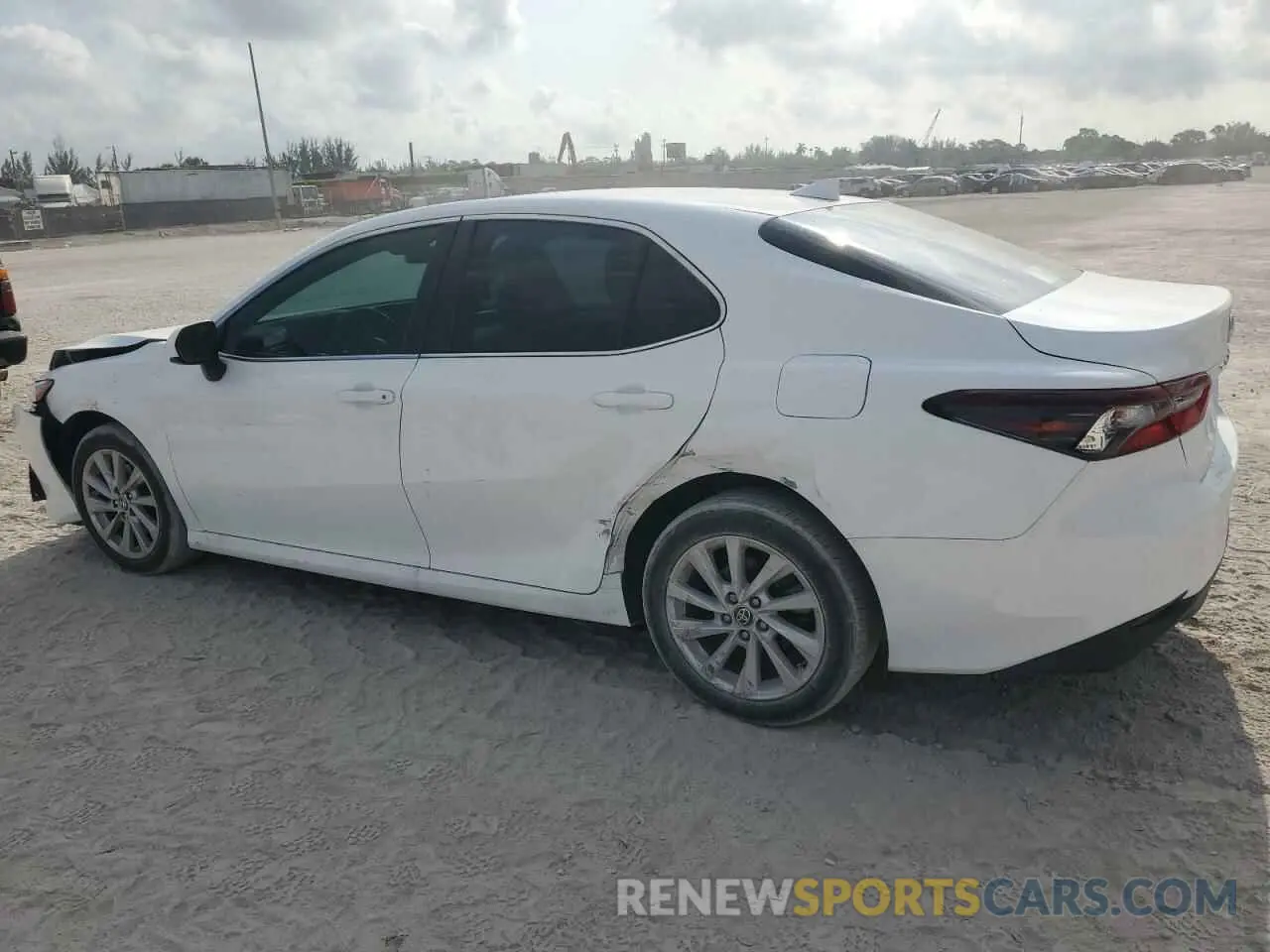 2 fotografías del automóvil dañado 4T1C11AK4MU598300 TOYOTA CAMRY 2021