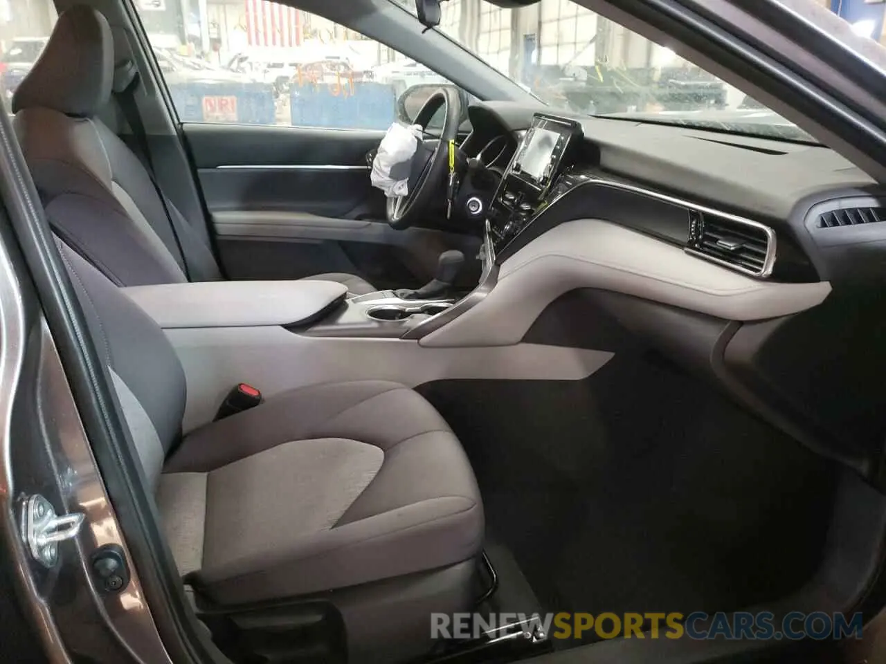 5 fotografías del automóvil dañado 4T1C11AK4NU617879 TOYOTA CAMRY 2021