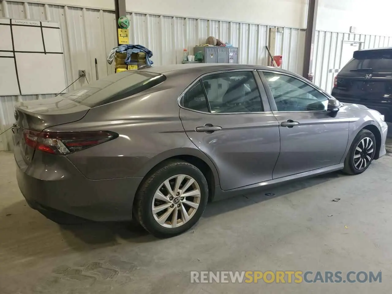 3 fotografías del automóvil dañado 4T1C11AK5MU442203 TOYOTA CAMRY 2021