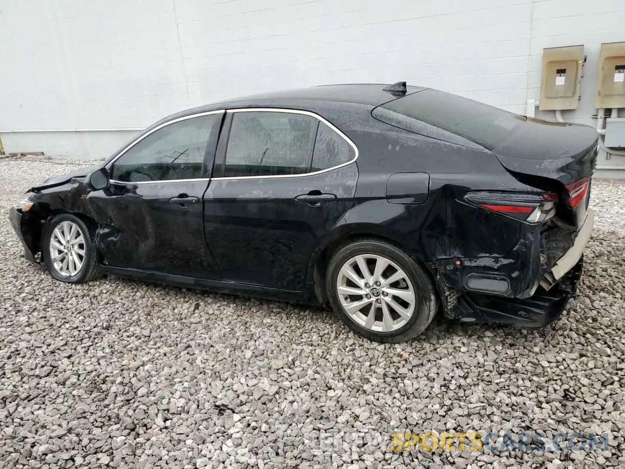 2 fotografías del automóvil dañado 4T1C11AK5MU523301 TOYOTA CAMRY 2021