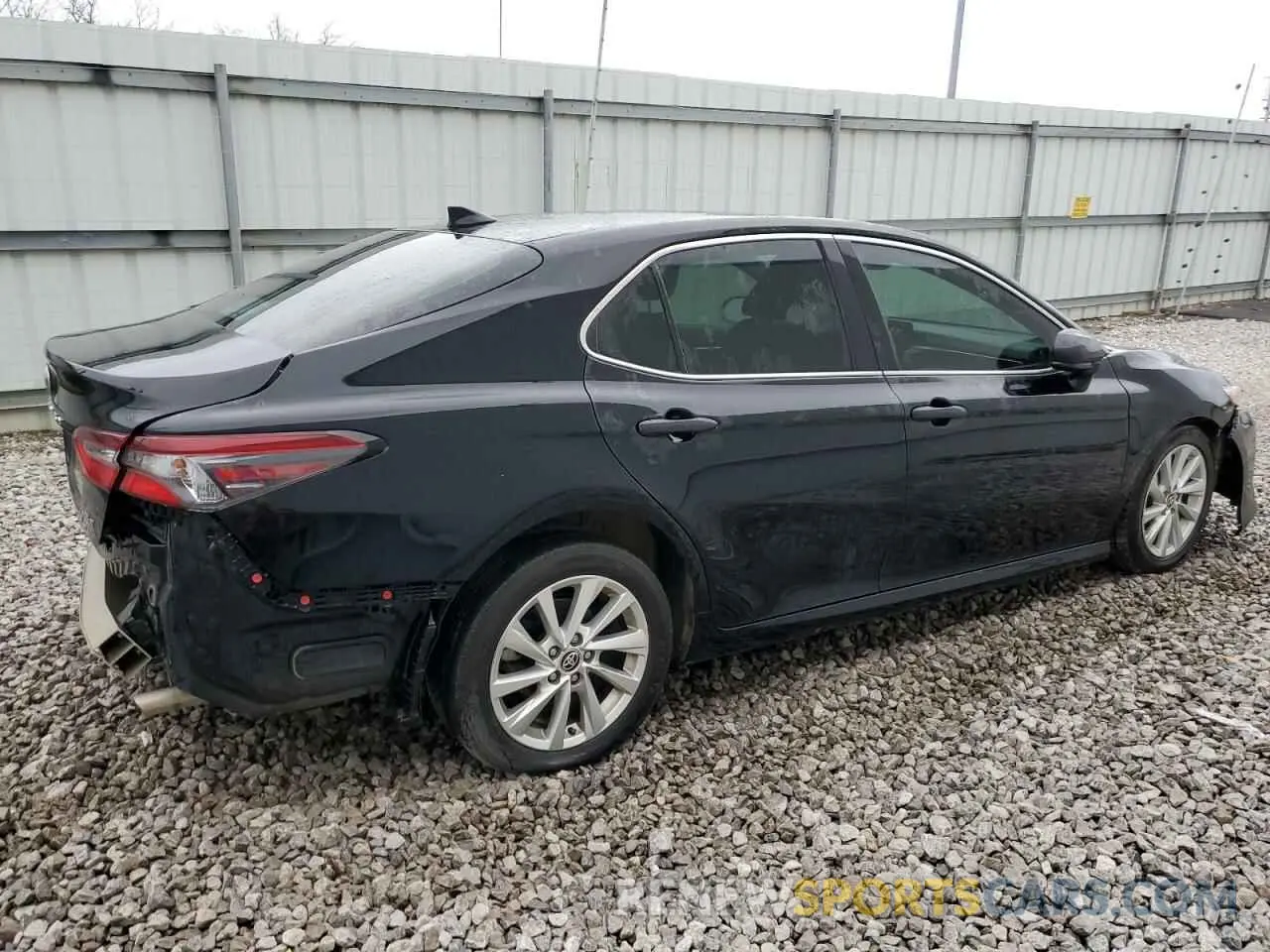 3 fotografías del automóvil dañado 4T1C11AK5MU523301 TOYOTA CAMRY 2021