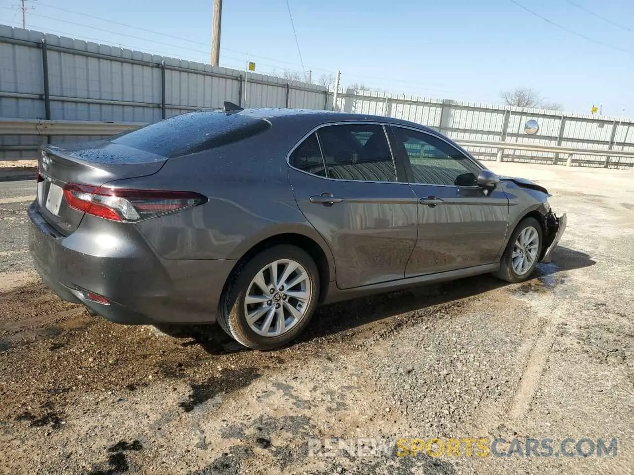 3 fotografías del automóvil dañado 4T1C11AK5MU541717 TOYOTA CAMRY 2021