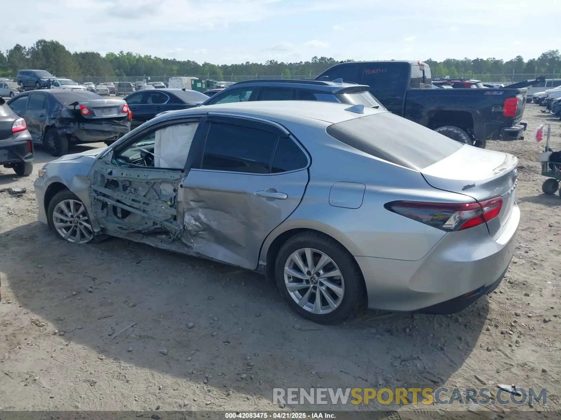14 fotografías del automóvil dañado 4T1C11AK6MU443408 TOYOTA CAMRY 2021