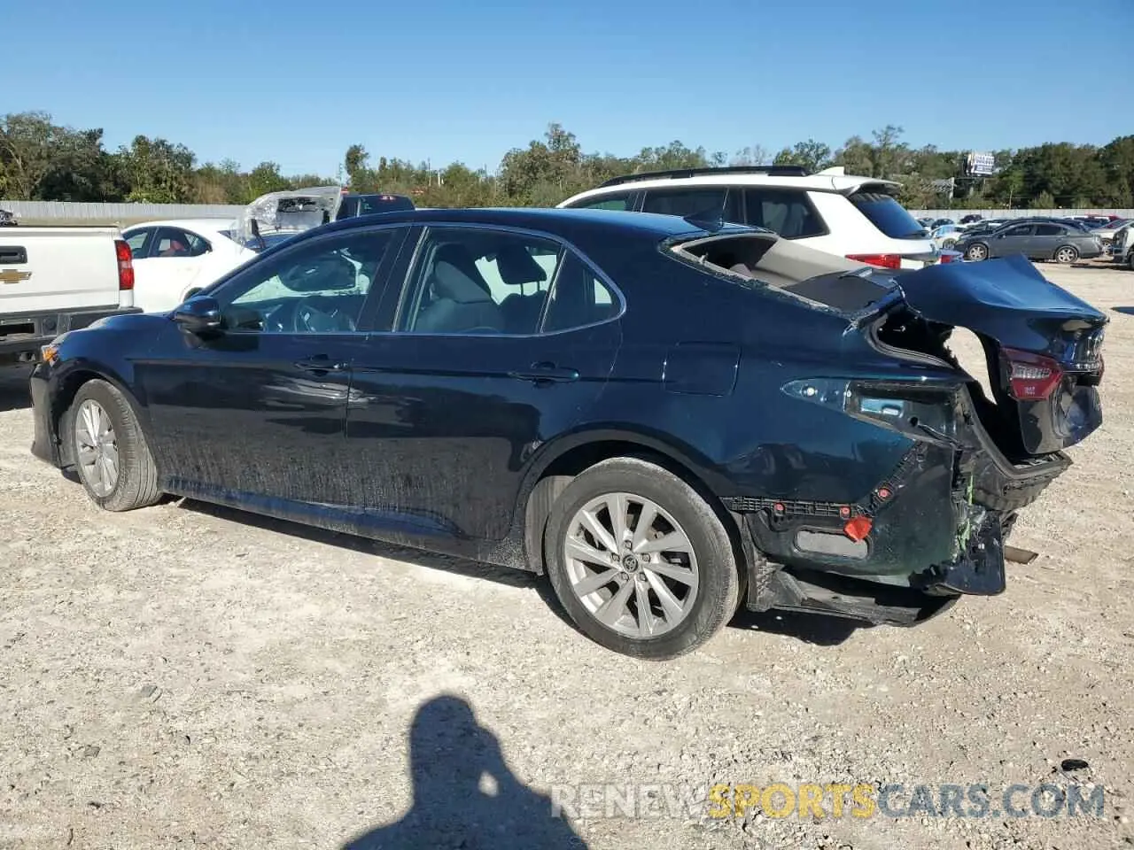 2 fotografías del automóvil dañado 4T1C11AK6MU451640 TOYOTA CAMRY 2021