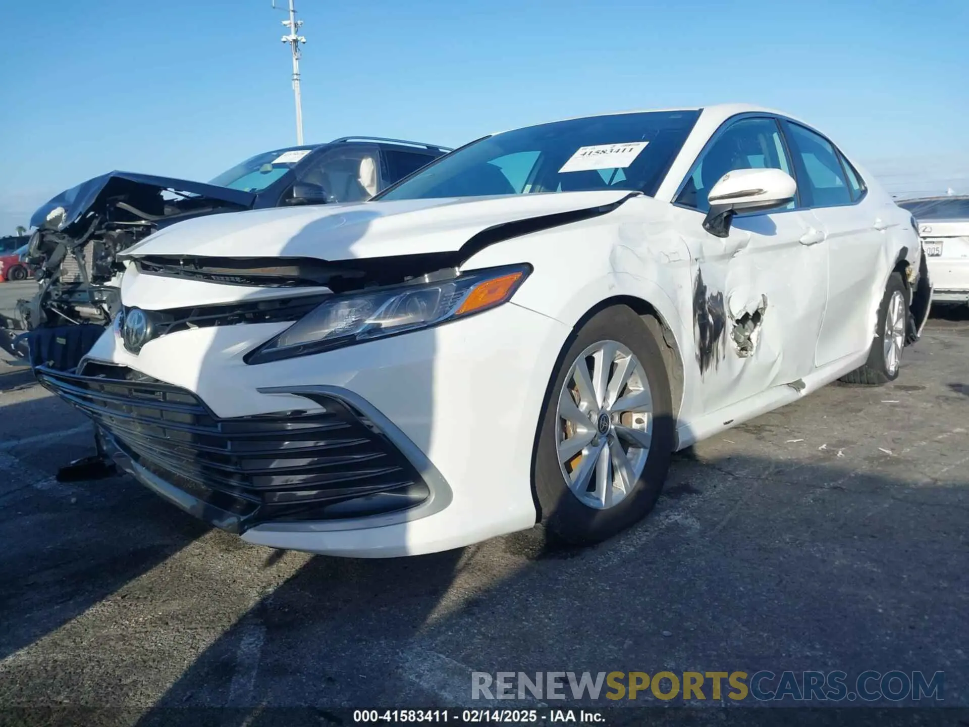 2 fotografías del automóvil dañado 4T1C11AK6MU589470 TOYOTA CAMRY 2021