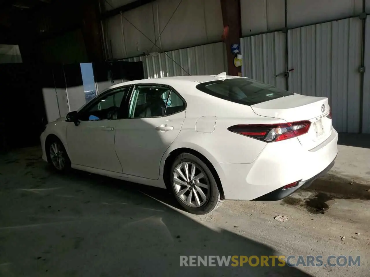 2 fotografías del automóvil dañado 4T1C11AK7MU465109 TOYOTA CAMRY 2021