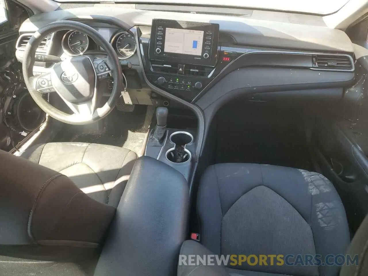 8 fotografías del automóvil dañado 4T1C11AK7MU575335 TOYOTA CAMRY 2021