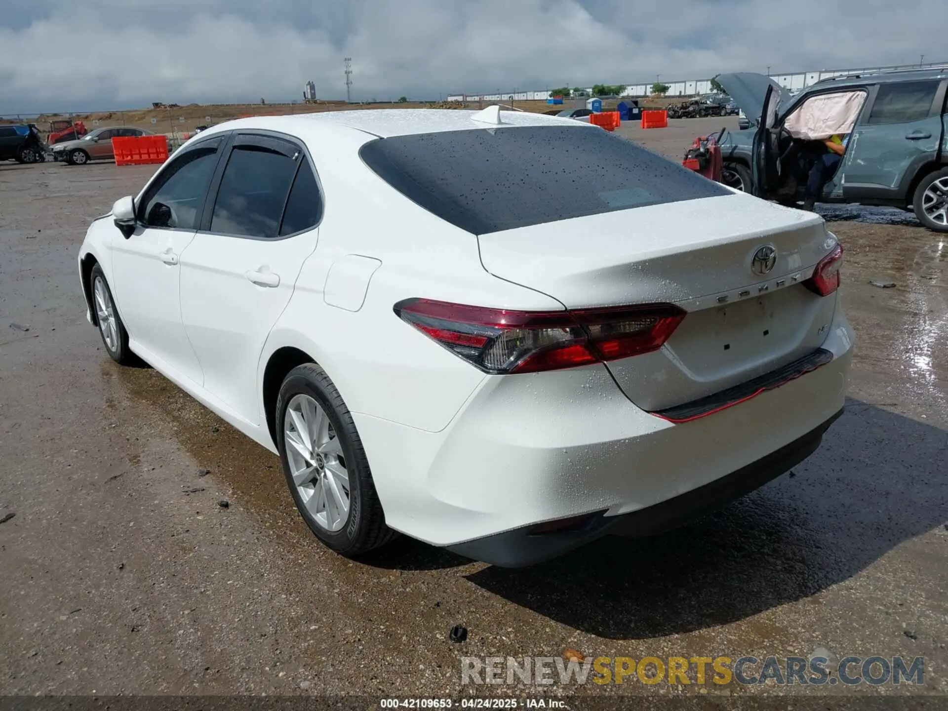 3 fotografías del automóvil dañado 4T1C11AK9MU568208 TOYOTA CAMRY 2021
