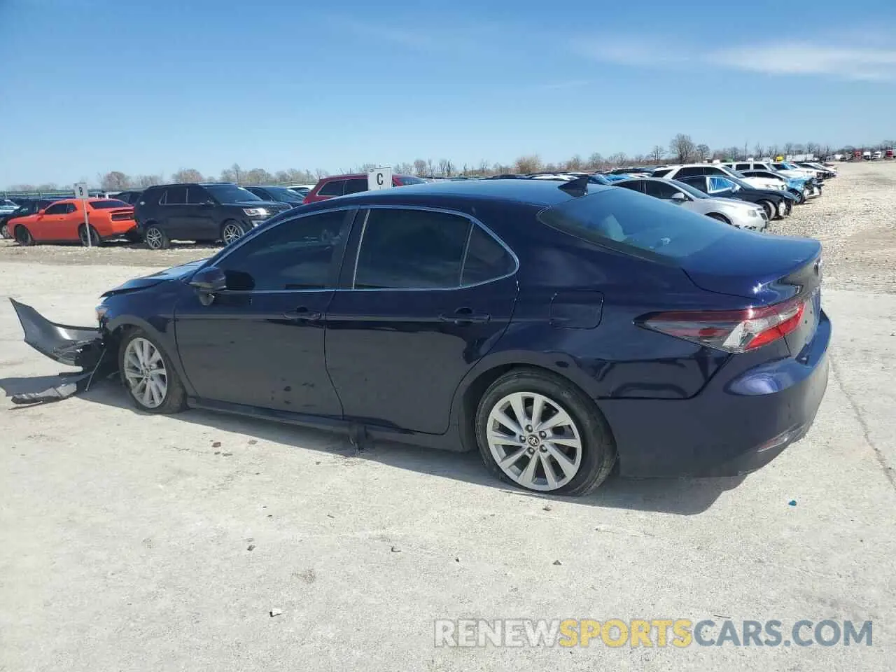 2 fotografías del automóvil dañado 4T1C11AK9MU601160 TOYOTA CAMRY 2021
