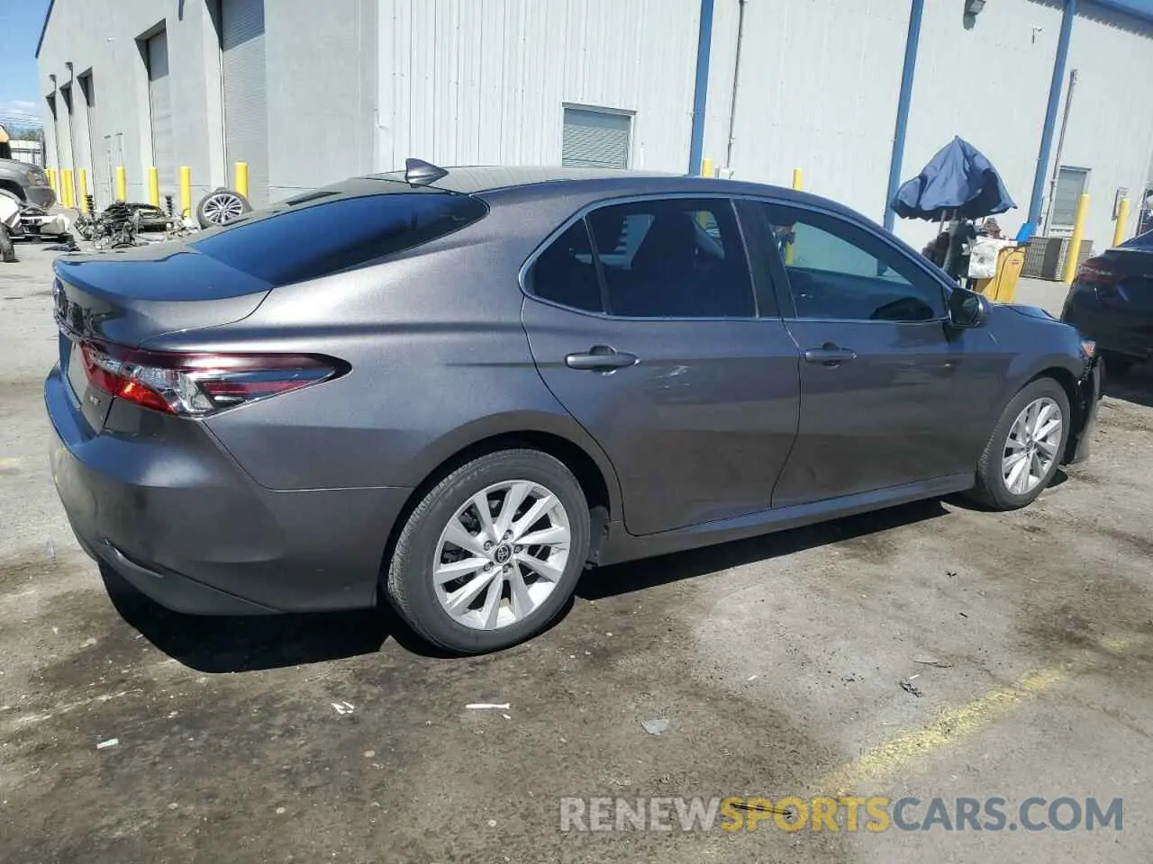 3 fotografías del automóvil dañado 4T1C11AKXMU519521 TOYOTA CAMRY 2021