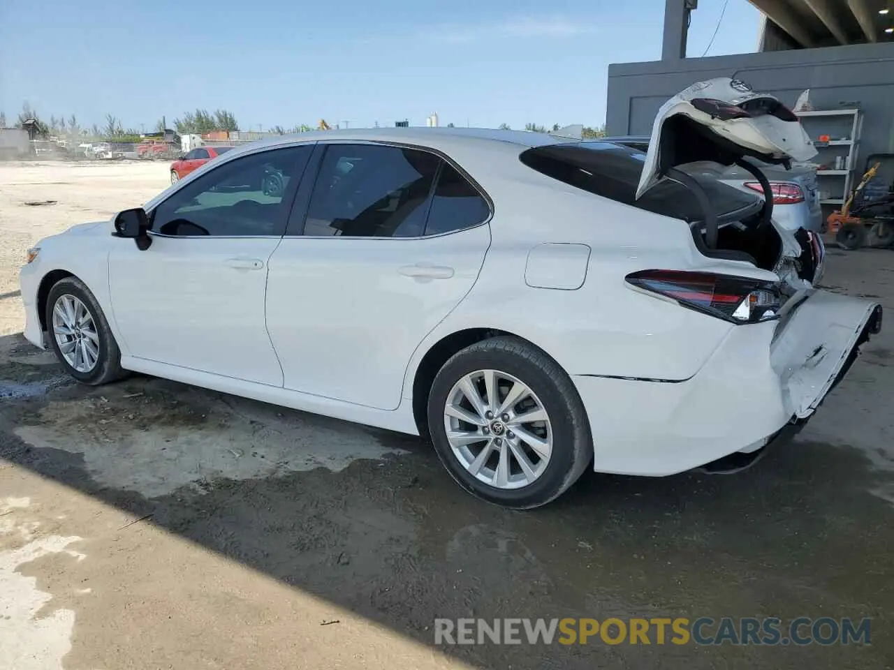 2 fotografías del automóvil dañado 4T1C11AKXMU558982 TOYOTA CAMRY 2021