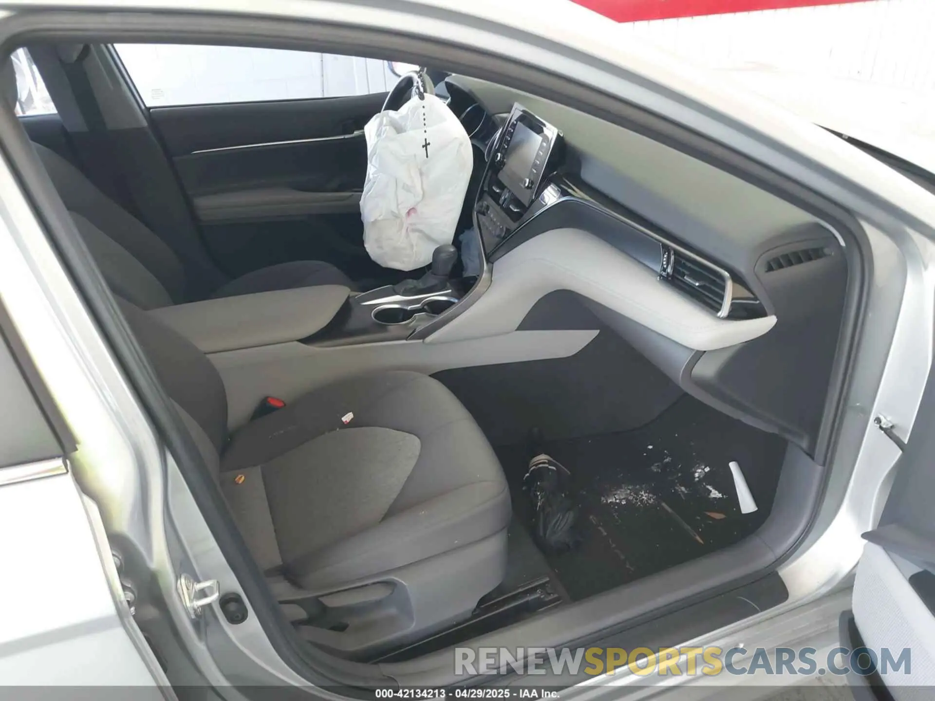 5 fotografías del automóvil dañado 4T1C11AKXMU569254 TOYOTA CAMRY 2021