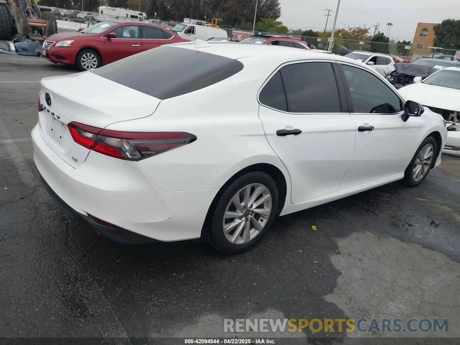 4 fotografías del automóvil dañado 4T1C11AKXMU597300 TOYOTA CAMRY 2021