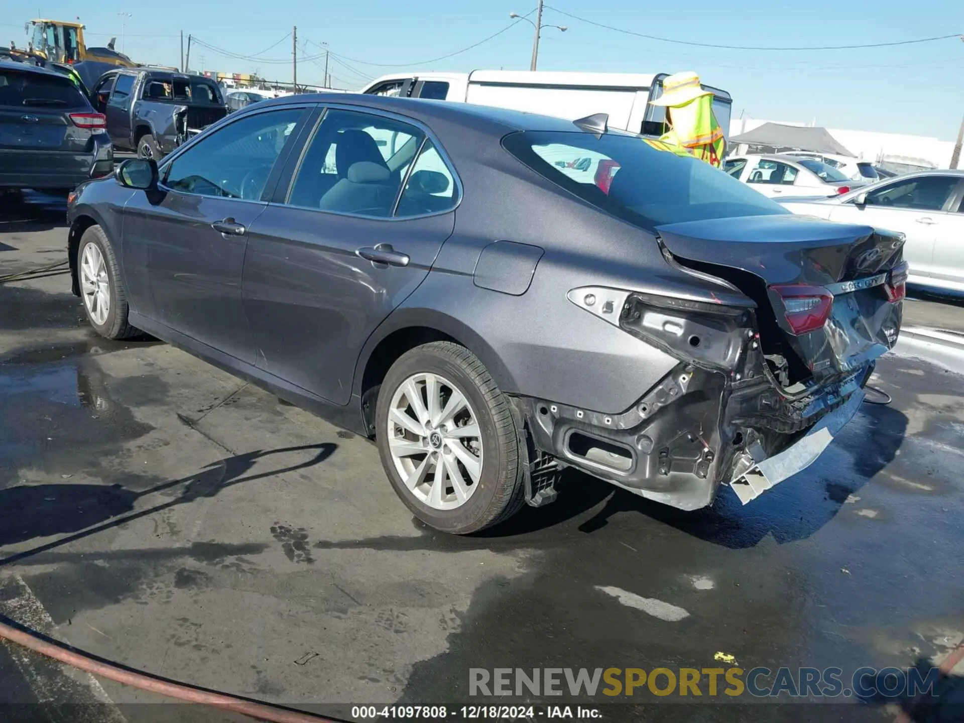 3 fotografías del automóvil dañado 4T1C11BK2MU042243 TOYOTA CAMRY 2021