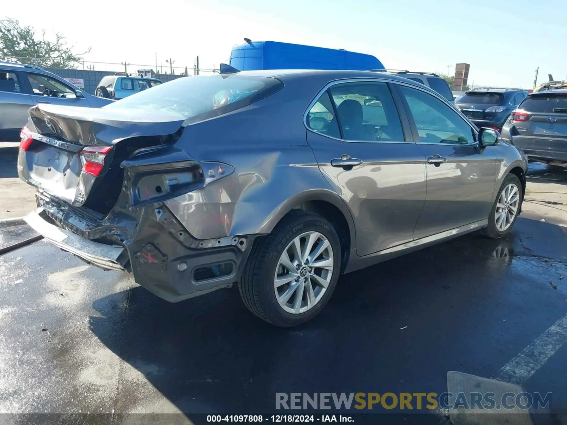 4 fotografías del automóvil dañado 4T1C11BK2MU042243 TOYOTA CAMRY 2021