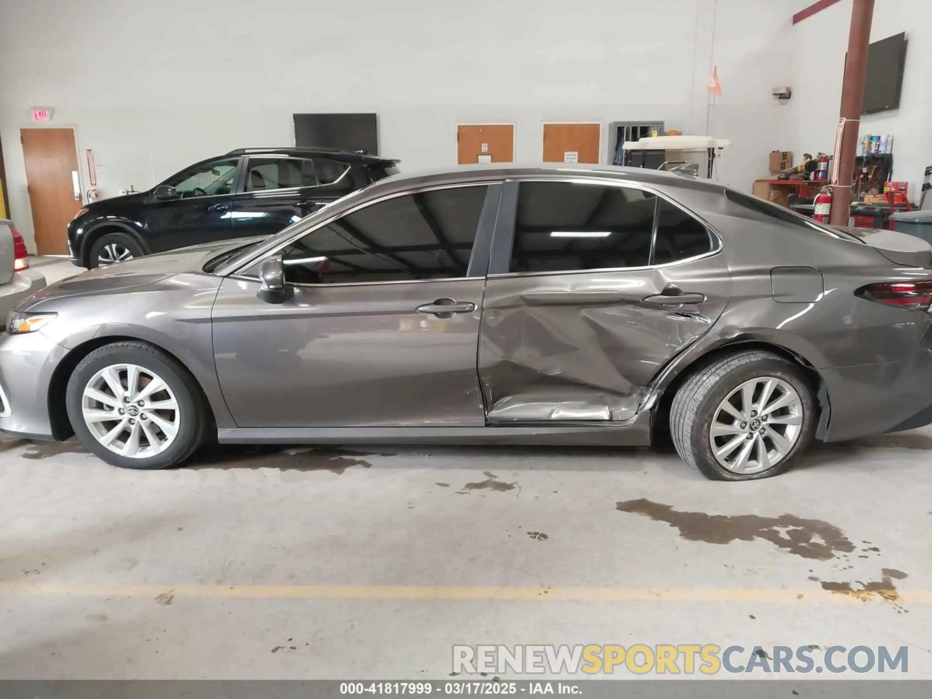 14 fotografías del automóvil dañado 4T1C11BK4MU023001 TOYOTA CAMRY 2021