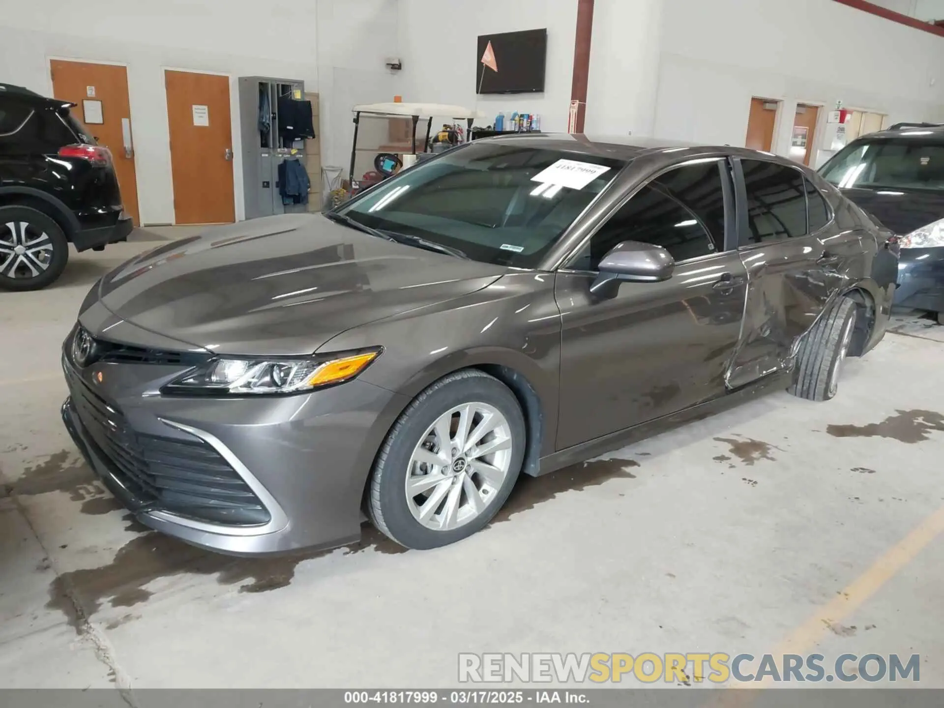 2 fotografías del automóvil dañado 4T1C11BK4MU023001 TOYOTA CAMRY 2021