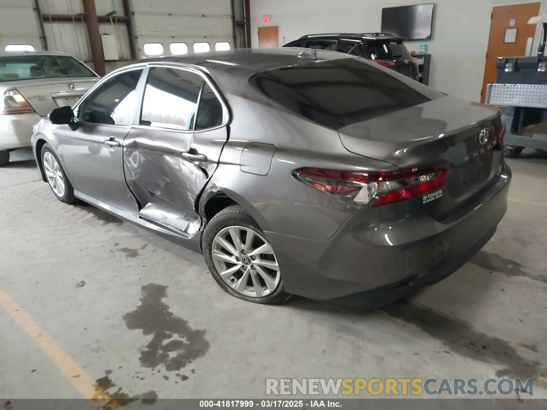 3 fotografías del automóvil dañado 4T1C11BK4MU023001 TOYOTA CAMRY 2021