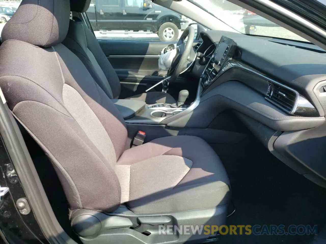 5 fotografías del automóvil dañado 4T1C31AK5MU551111 TOYOTA CAMRY 2021