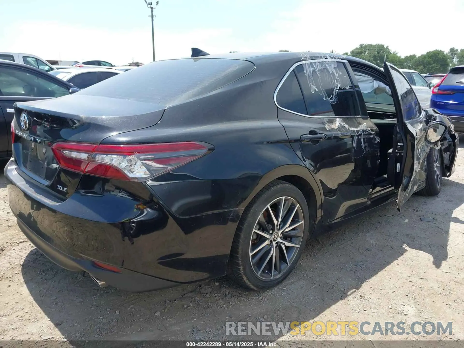 4 fotografías del automóvil dañado 4T1F11AK0MU446852 TOYOTA CAMRY 2021