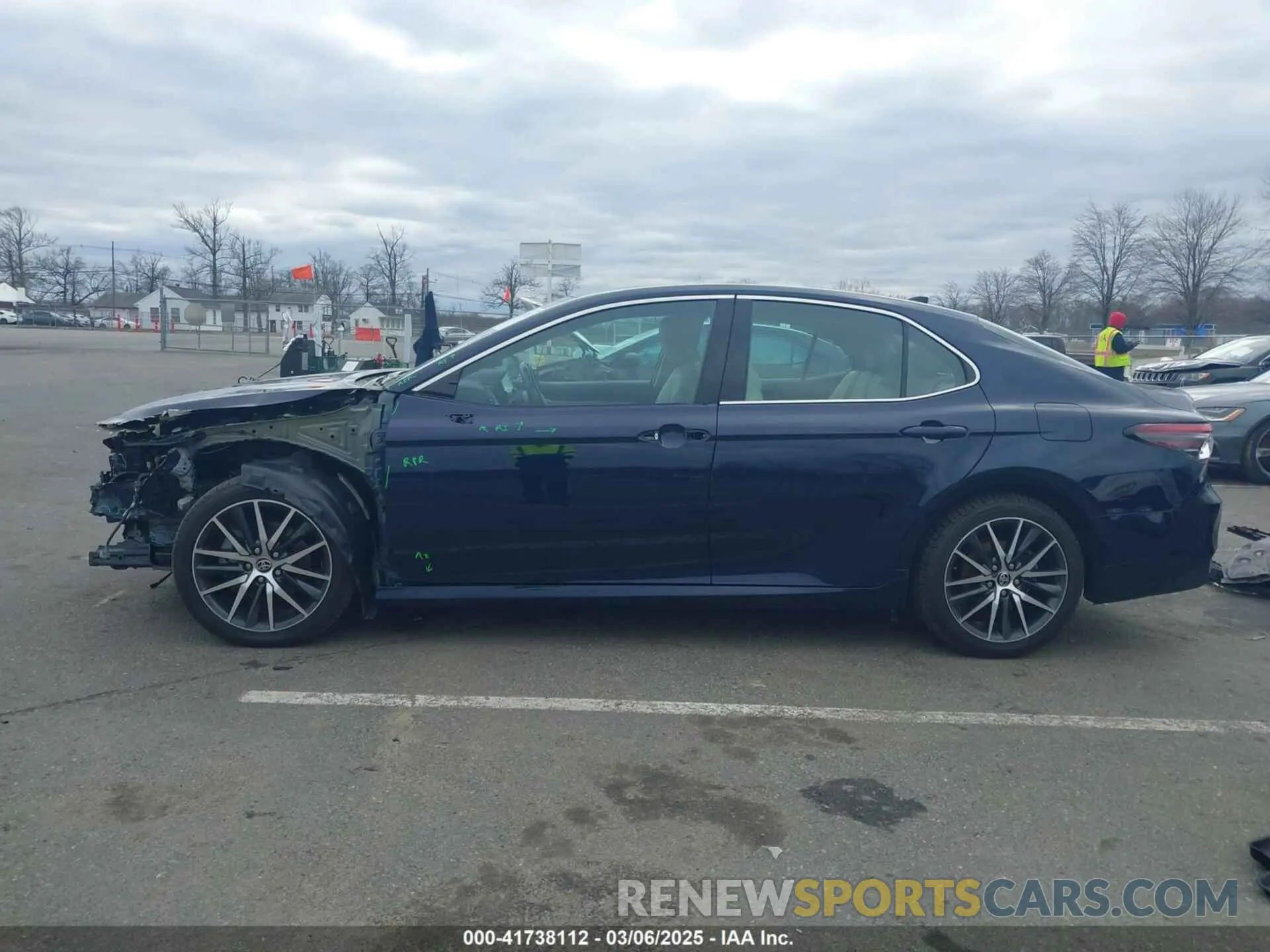 14 fotografías del automóvil dañado 4T1F11AK1MU610318 TOYOTA CAMRY 2021