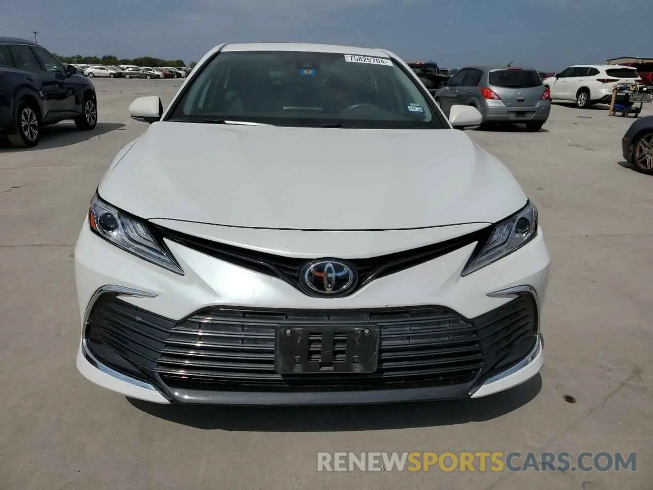 5 fotografías del automóvil dañado 4T1F11AK6MU610637 TOYOTA CAMRY 2021